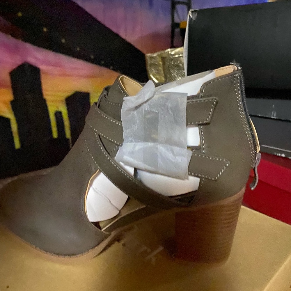 Ankle bootie